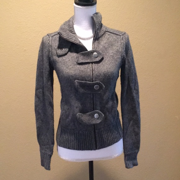 Banana Republic Lamb’s Wool & Cashmere Sweater - Picture 2 of 7